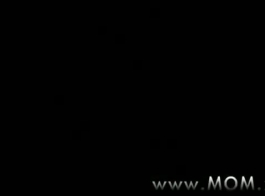 جبهة مورو شقراء الحسية مرة أخرى مص ديك كبيرة عاشقها الأسود، أمام الكاميرا