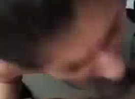 جميلة ايمو الفرخ أصابعها الحمار مارس الجنس بشكل مفرط.